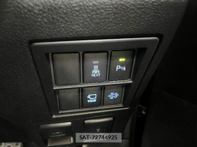 Toyota HILUX 2023-04 7785531-11