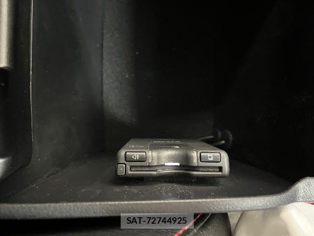 Toyota HILUX 2023-04 7785531-15