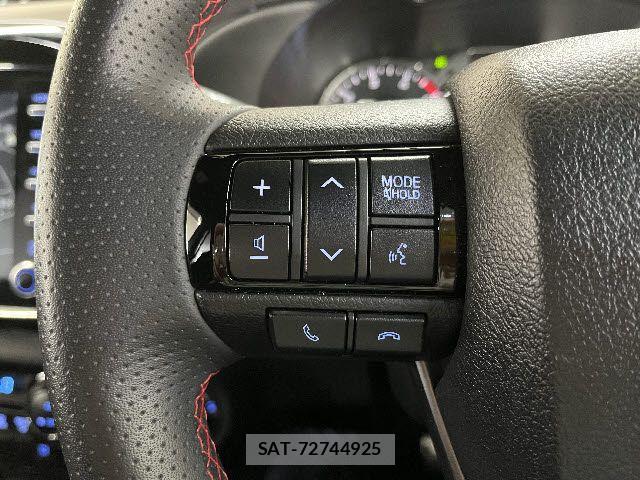 Toyota HILUX 2023-04 7785531-16