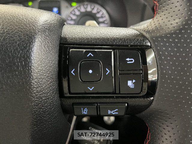 Toyota HILUX 2023-04 7785531-17