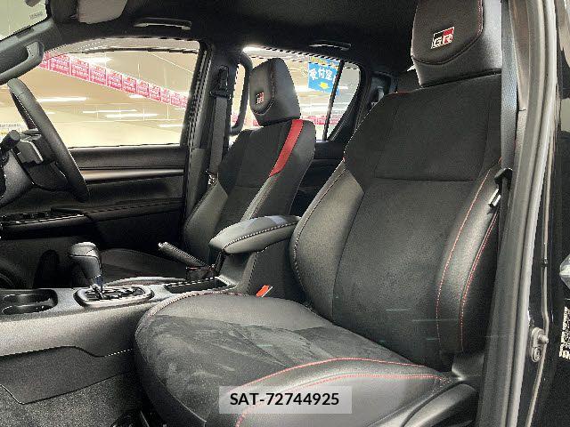 Toyota HILUX 2023-04 7785531-18