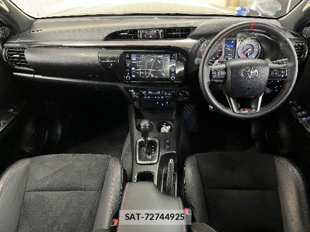 Toyota HILUX 2023-04 7785531-1