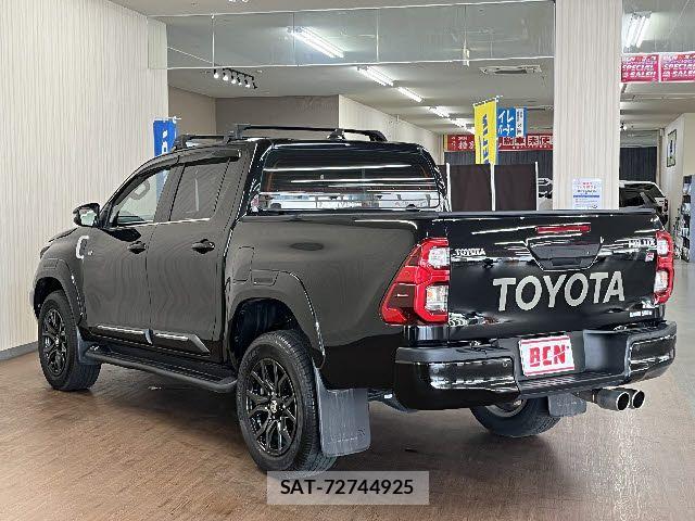 Toyota HILUX 2023-04 7785531-8