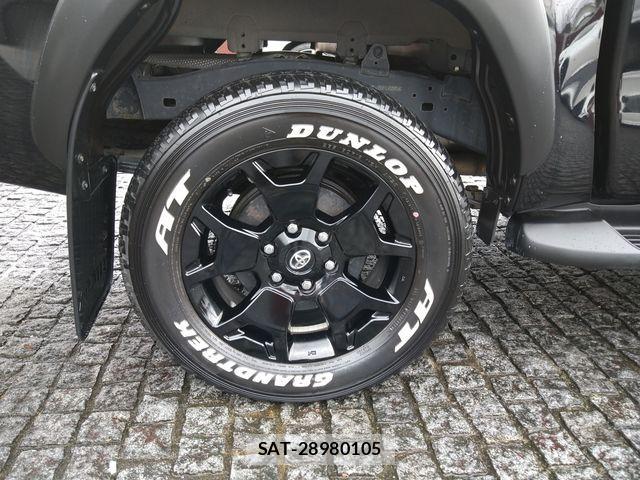 Toyota HILUX 2020-04 820280-10