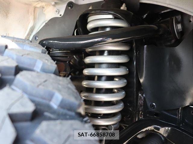 Toyota HILUX 2022-01 3832954-5