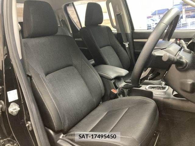 Toyota HILUX 2021-06 4421119-11
