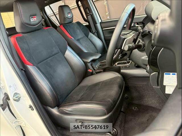 Toyota HILUX 2022-11 5869197-4