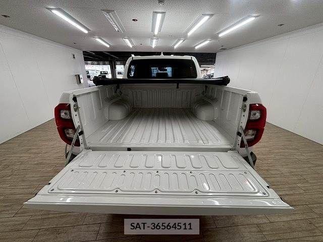 Toyota HILUX 2023-09 5869196-12