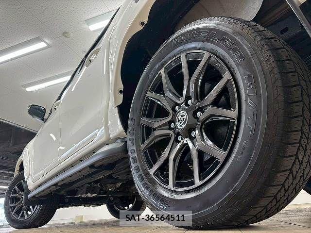 Toyota HILUX 2023-09 5869196-18