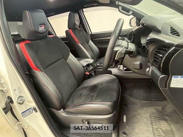 Toyota HILUX 2023-09 5869196-4