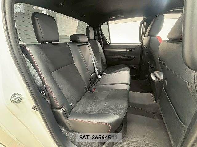 Toyota HILUX 2023-09 5869196-5
