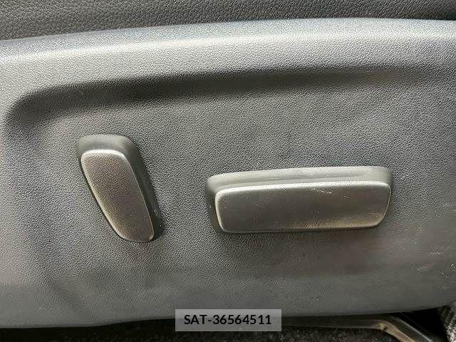 Toyota HILUX 2023-09 5869196-8