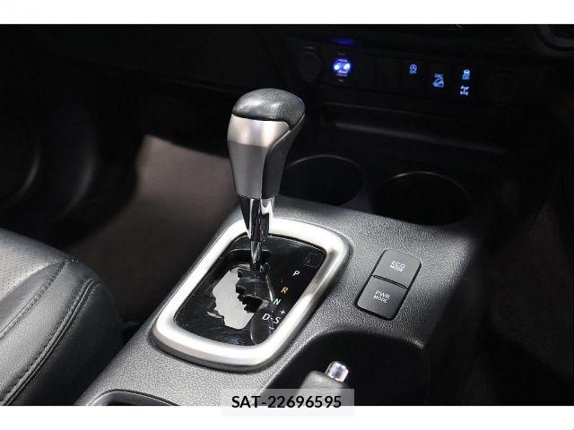 Toyota HILUX 2020-01 6244459-18