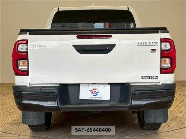 Toyota HILUX 2022-04 6545183-12