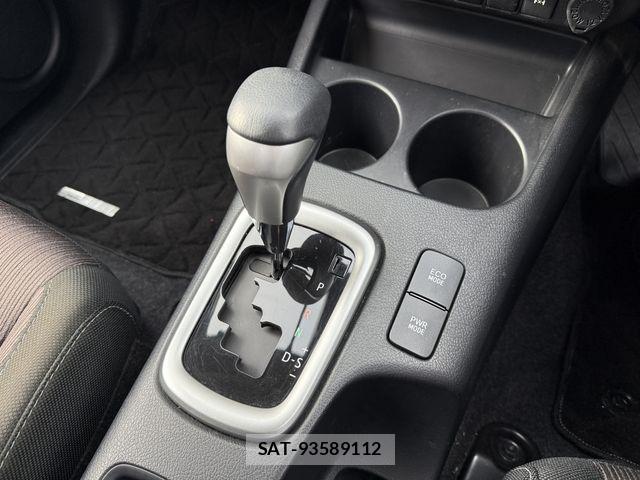 Toyota HILUX 2018-03 6612253-21