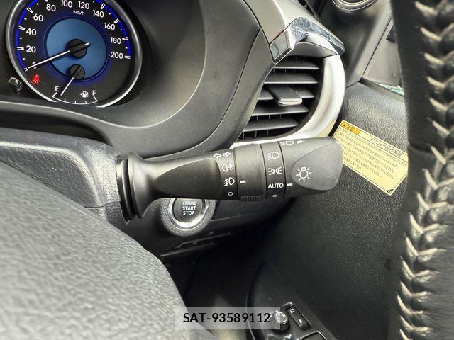Toyota HILUX 2018-03 6612253-25