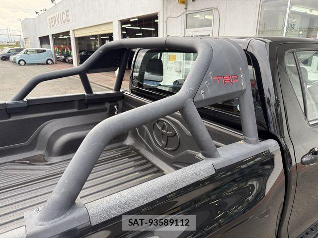 Toyota HILUX 2018-03 6612253-7