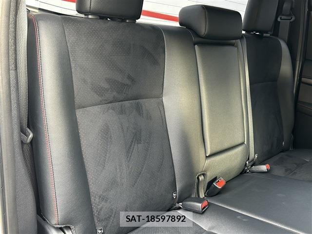 Toyota HILUX 2024-06 6612243-12