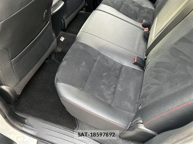 Toyota HILUX 2024-06 6612243-13