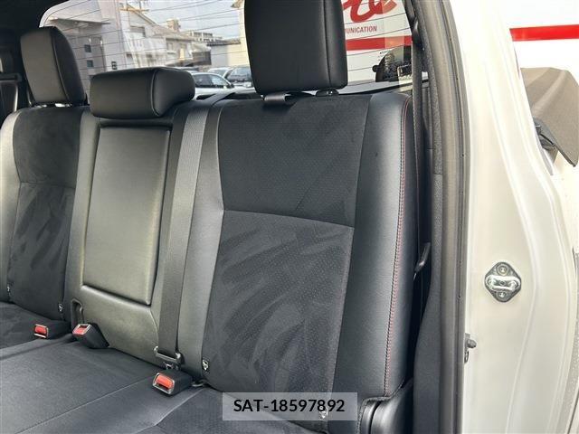 Toyota HILUX 2024-06 6612243-14