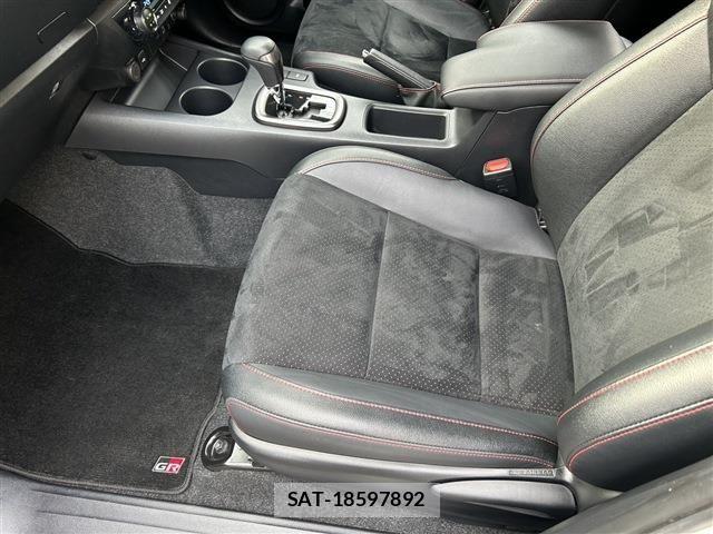Toyota HILUX 2024-06 6612243-15
