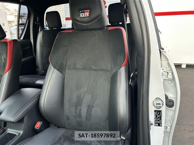 Toyota HILUX 2024-06 6612243-16