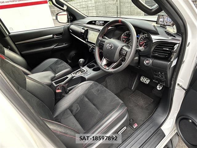 Toyota HILUX 2024-06 6612243-6