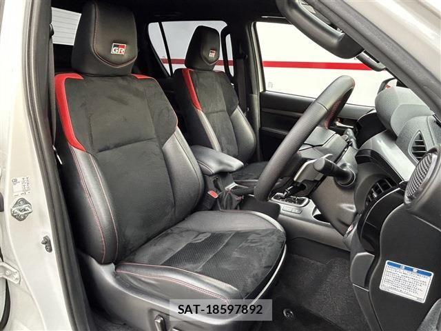 Toyota HILUX 2024-06 6612243-7