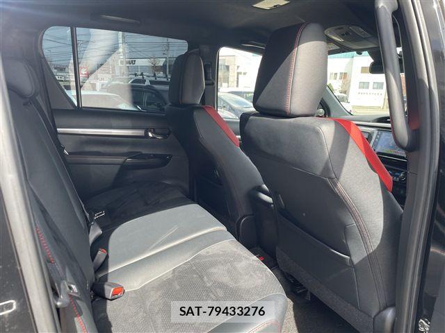Toyota HILUX 2023-06 6716302-12
