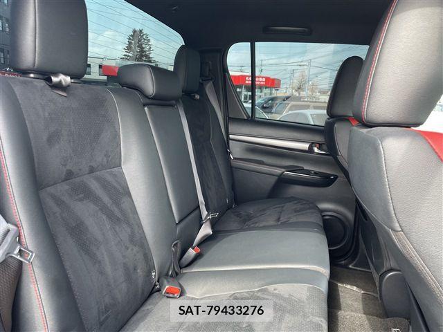 Toyota HILUX 2023-06 6716302-13