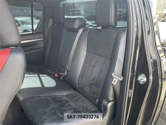 Toyota HILUX 2023-06 6716302-15