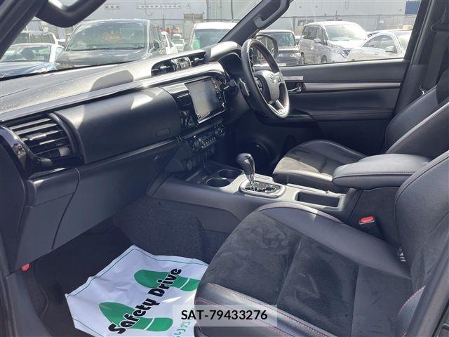 Toyota HILUX 2023-06 6716302-17