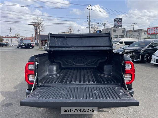Toyota HILUX 2023-06 6716302-19