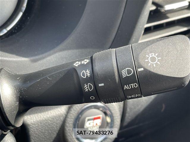 Toyota HILUX 2023-06 6716302-26