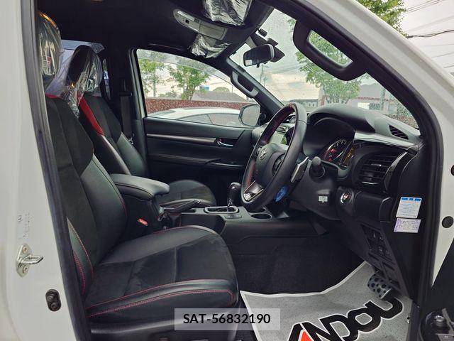 Toyota HILUX 2022-05 6716309-9
