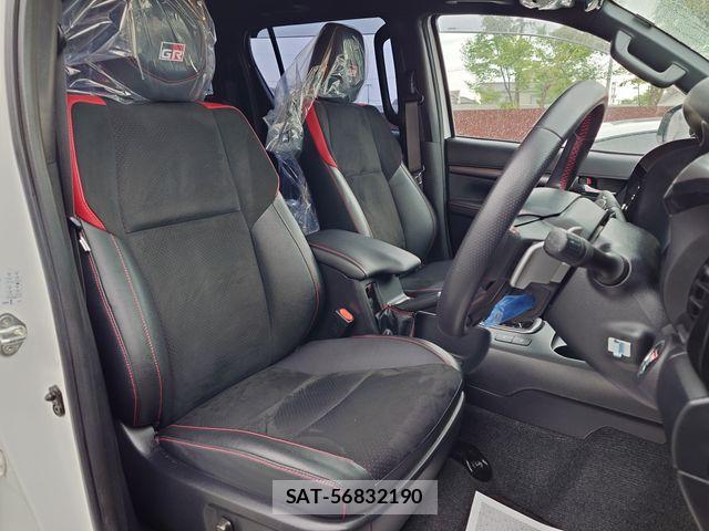 Toyota HILUX 2022-05 6716309-10