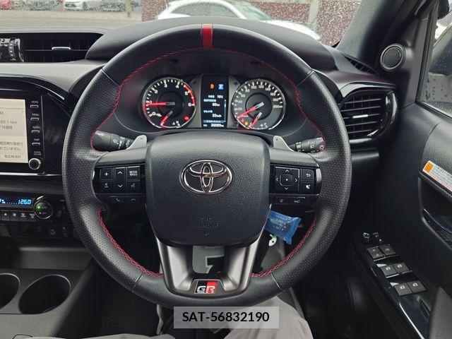 Toyota HILUX 2022-05 6716309-11
