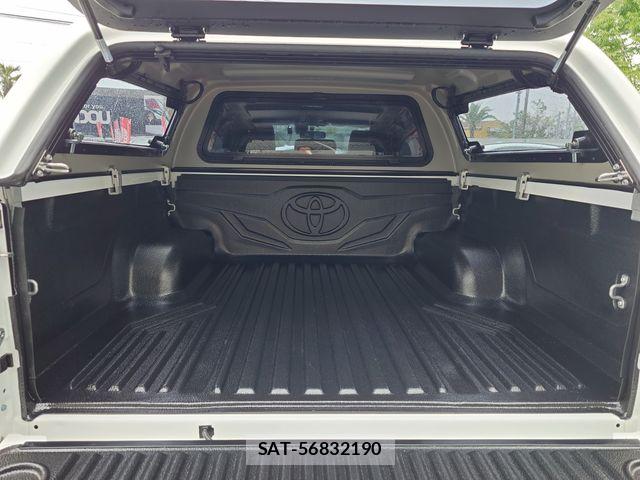 Toyota HILUX 2022-05 6716309-21