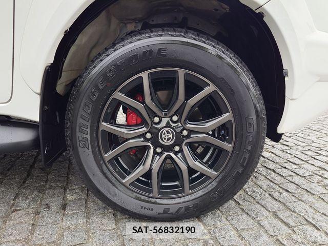 Toyota HILUX 2022-05 6716309-7