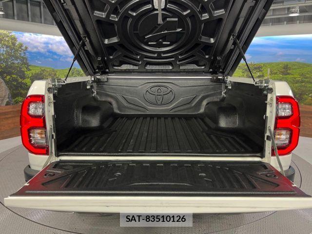 Toyota HILUX 2023-06 6751872-9
