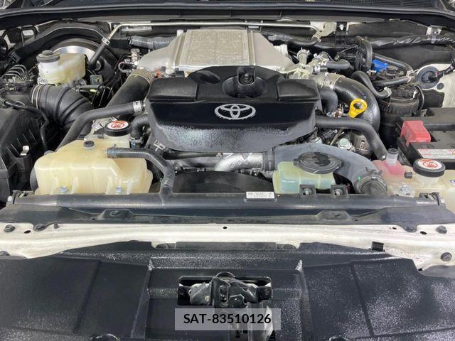 Toyota HILUX 2023-06 6751872-17