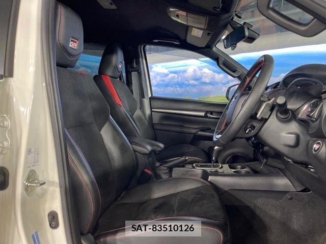 Toyota HILUX 2023-06 6751872-7