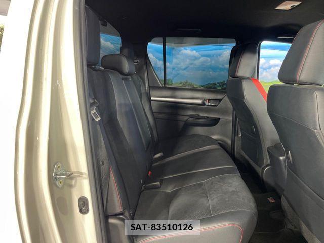 Toyota HILUX 2023-06 6751872-8