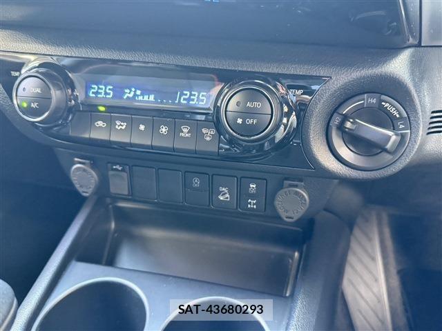 Toyota HILUX 2023-09 6906197-12
