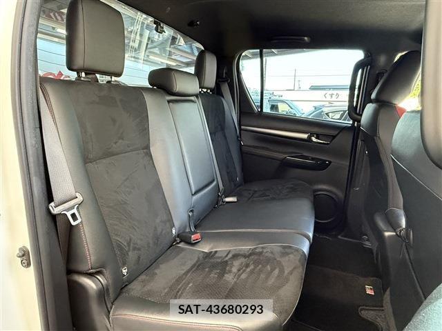 Toyota HILUX 2023-09 6906197-16