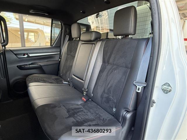 Toyota HILUX 2023-09 6906197-18