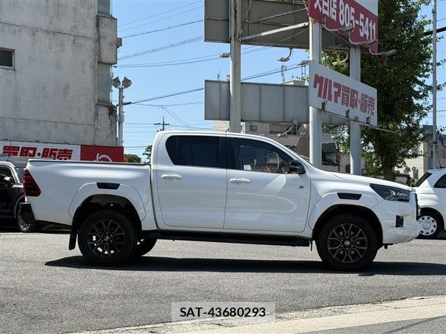 Toyota HILUX 2023-09 6906197-3