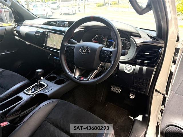 Toyota HILUX 2023-09 6906197-8