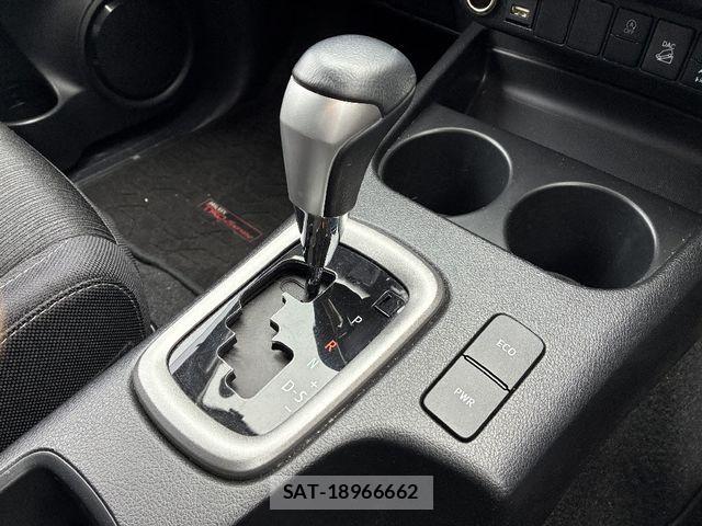 Toyota HILUX 2024-04 6906203-13