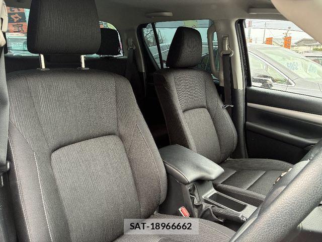 Toyota HILUX 2024-04 6906203-4